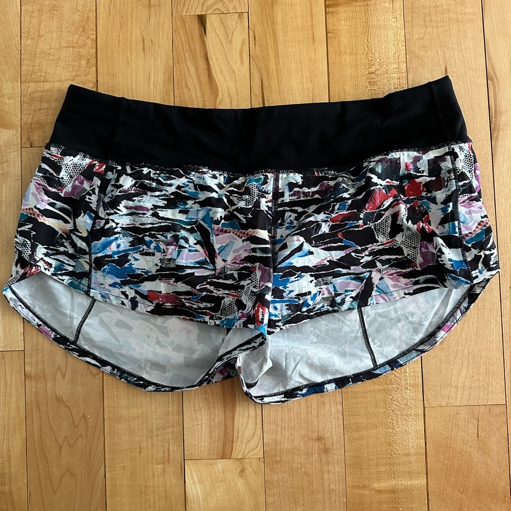 Lululemon 2.5 “ inseam size 8 running shorts like new